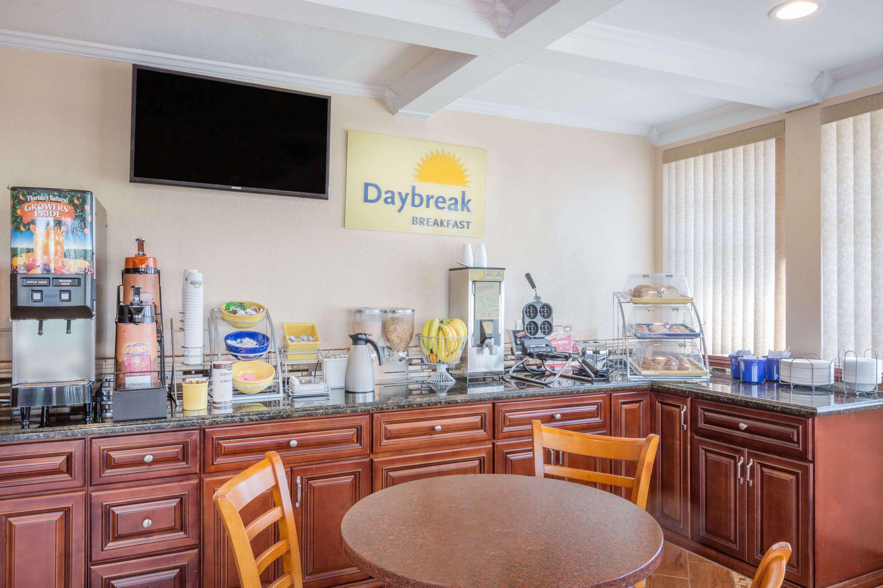 Days Inn By Wyndham キング・シティ エクステリア 写真