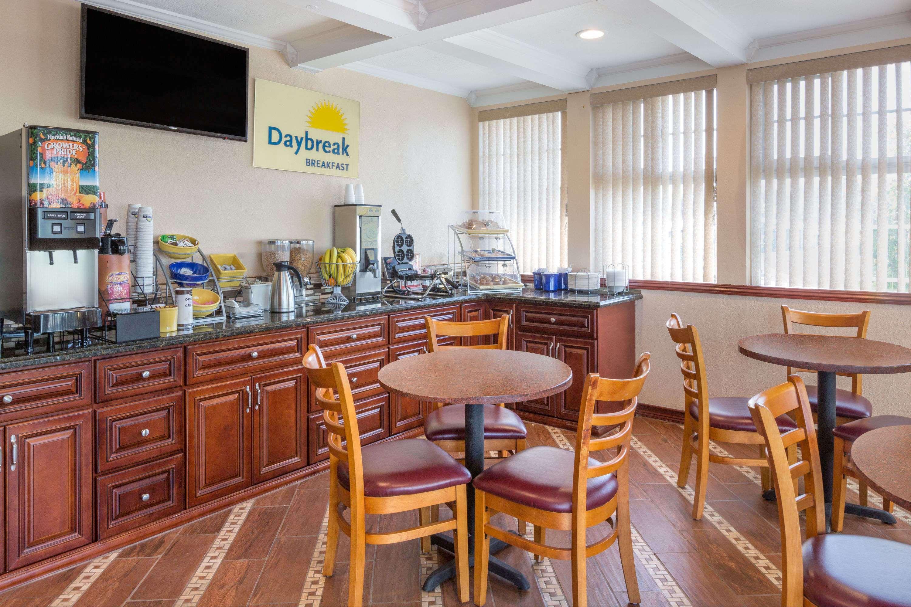 Days Inn By Wyndham キング・シティ エクステリア 写真