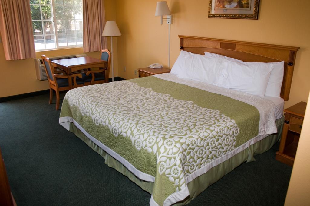 Days Inn By Wyndham キング・シティ エクステリア 写真